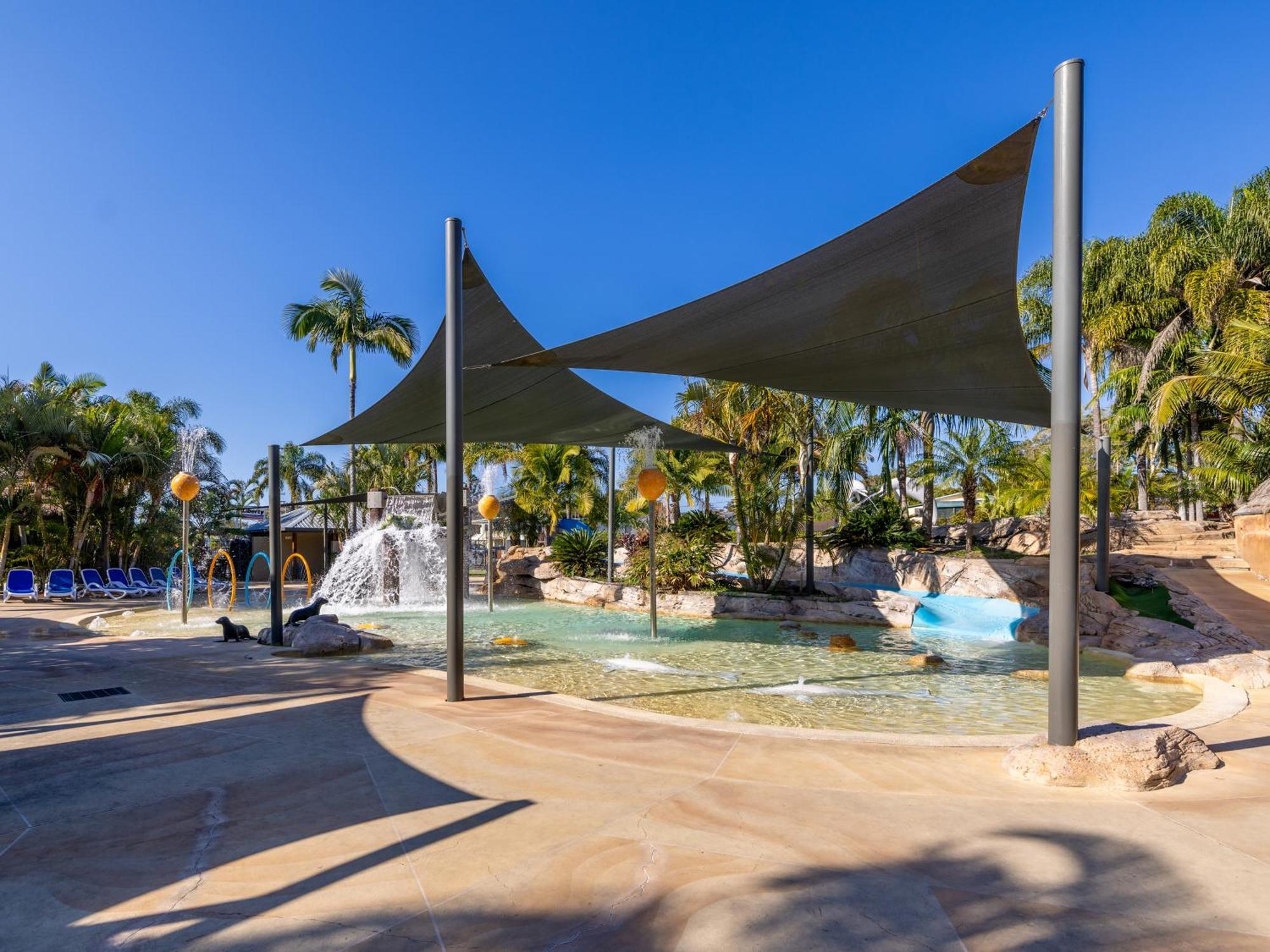 Nrma Blue Dolphin Yamba Holiday Resort ภายนอก รูปภาพ